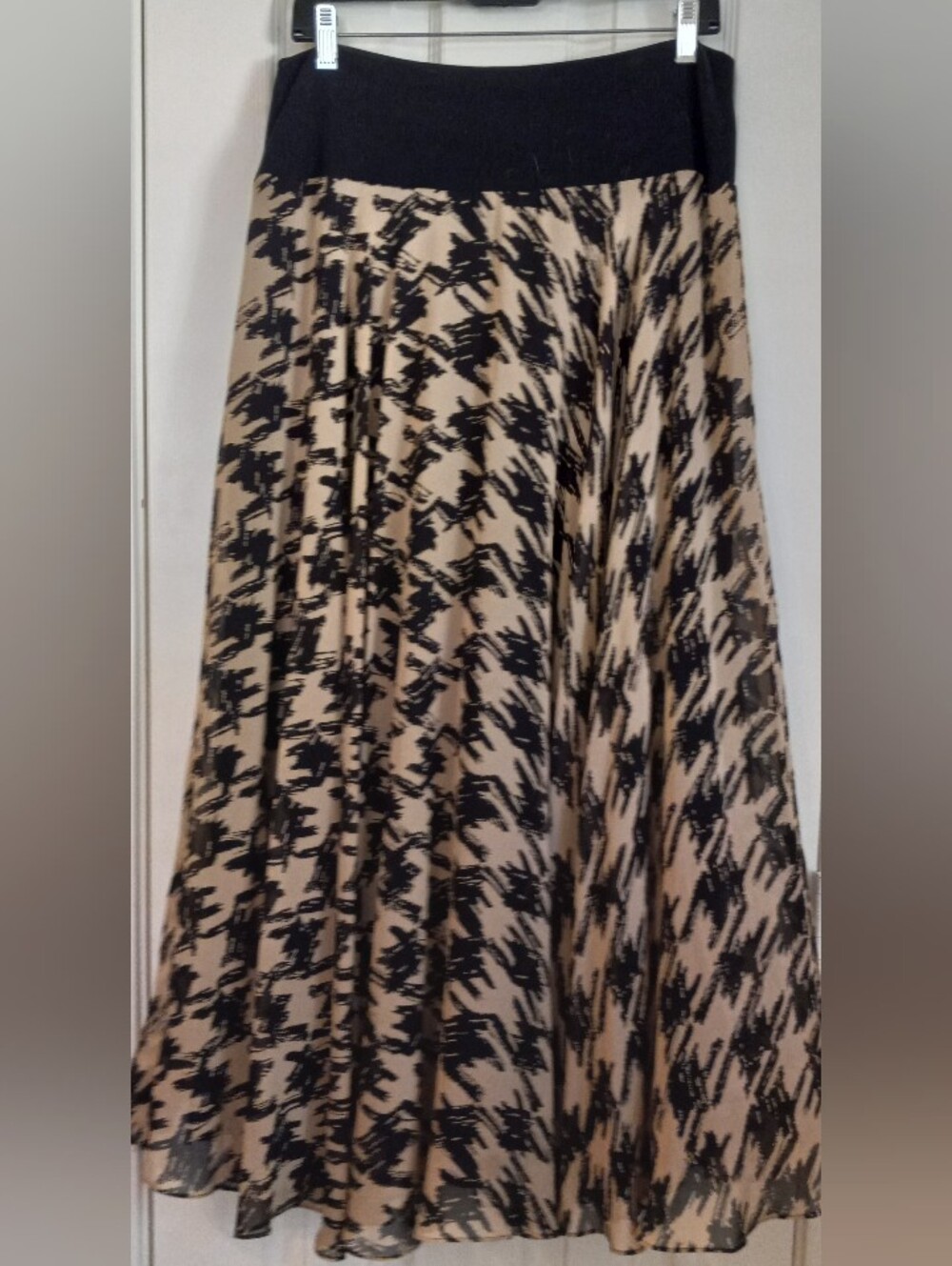 Jones New York Silk Beige and Black Printed Maxi Skirt with Black Waistband L